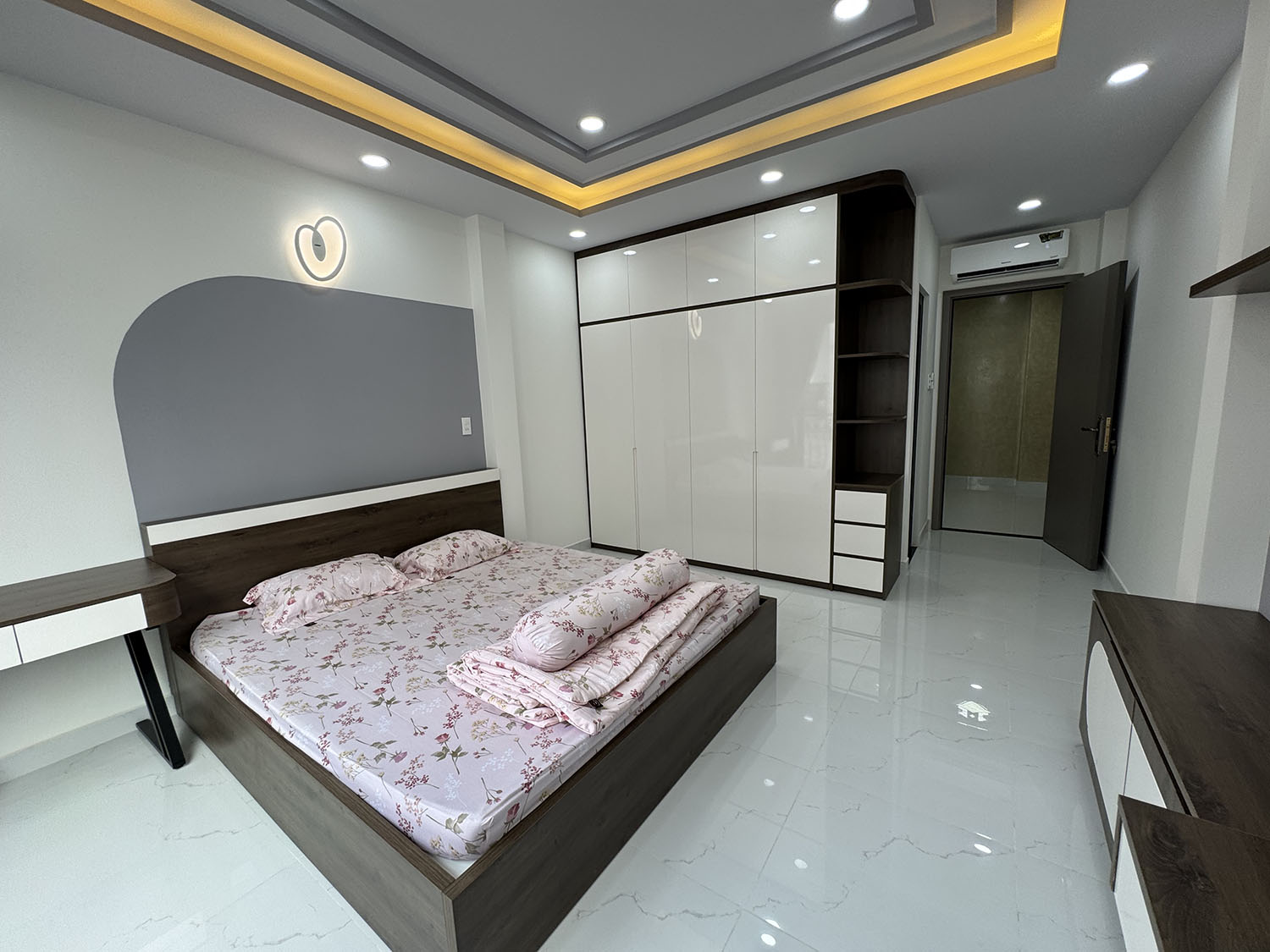 Nhà phố 3 lầu thiết kế Singapore đẹp lung linh full nội thất cao cấp hẻm xe hơi Khu VIP Quang Trung